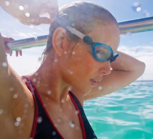 Zoggs Opti-fit Flex zwembril in actie