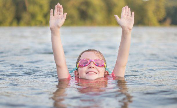 Een zwembril voor kinderen? Zo gebruik je &lsquo;m!